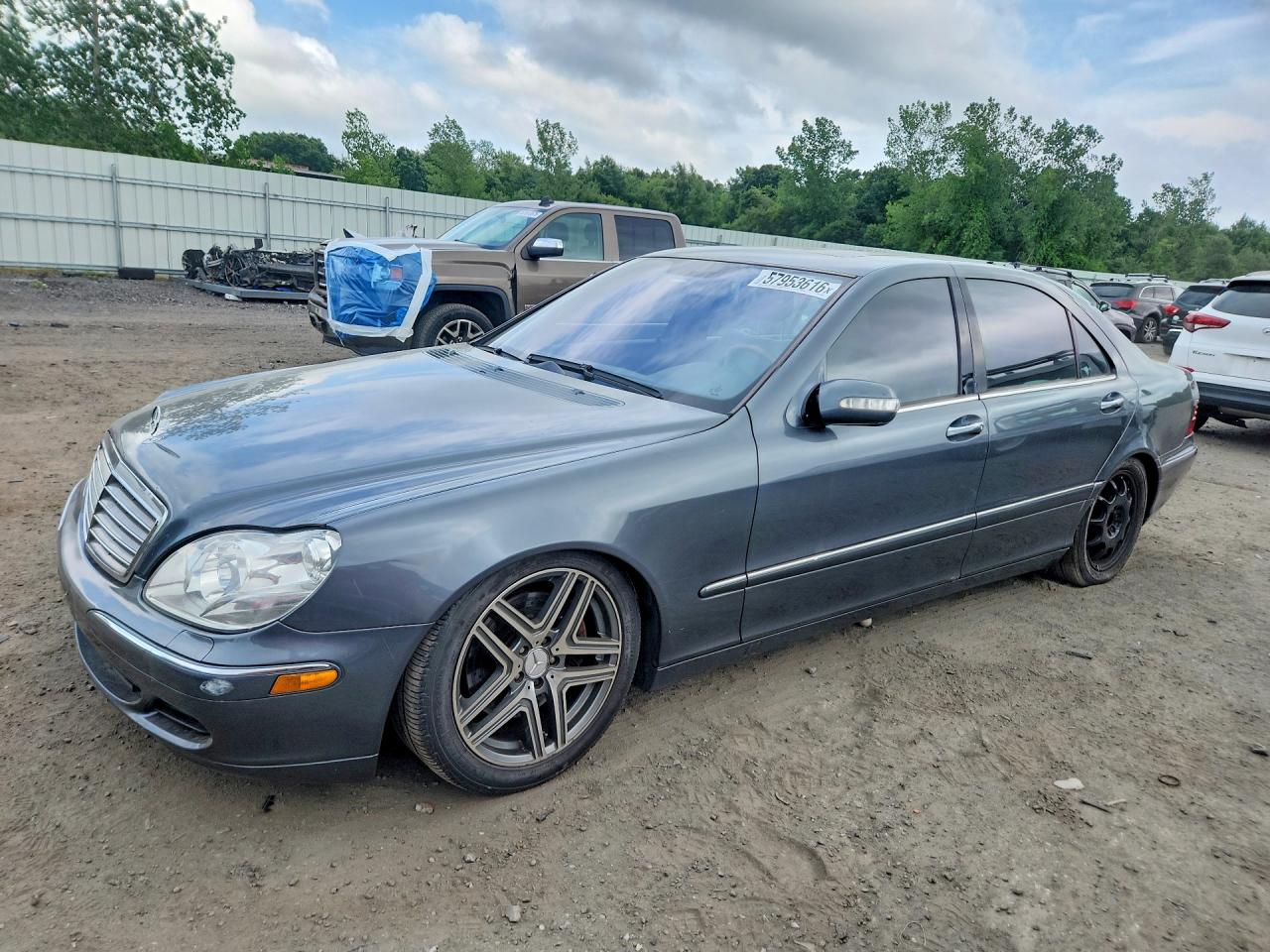 2005 Mercedes-Benz S 500, VIN WDBNG84J95A455934 — Minor dents and scratches