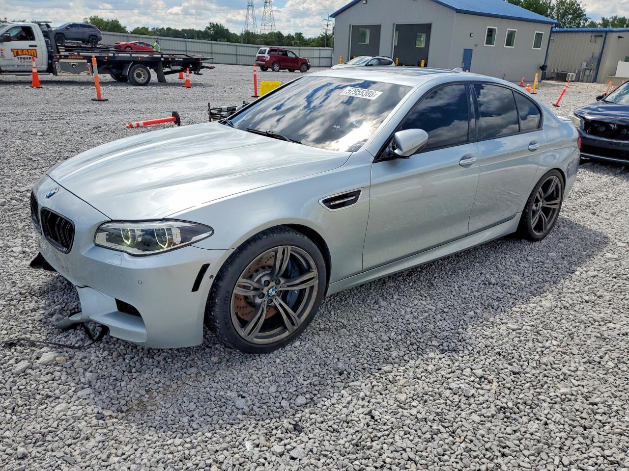 2015 BMW M5, VIN WBSFV9C56FD594322 — Перед