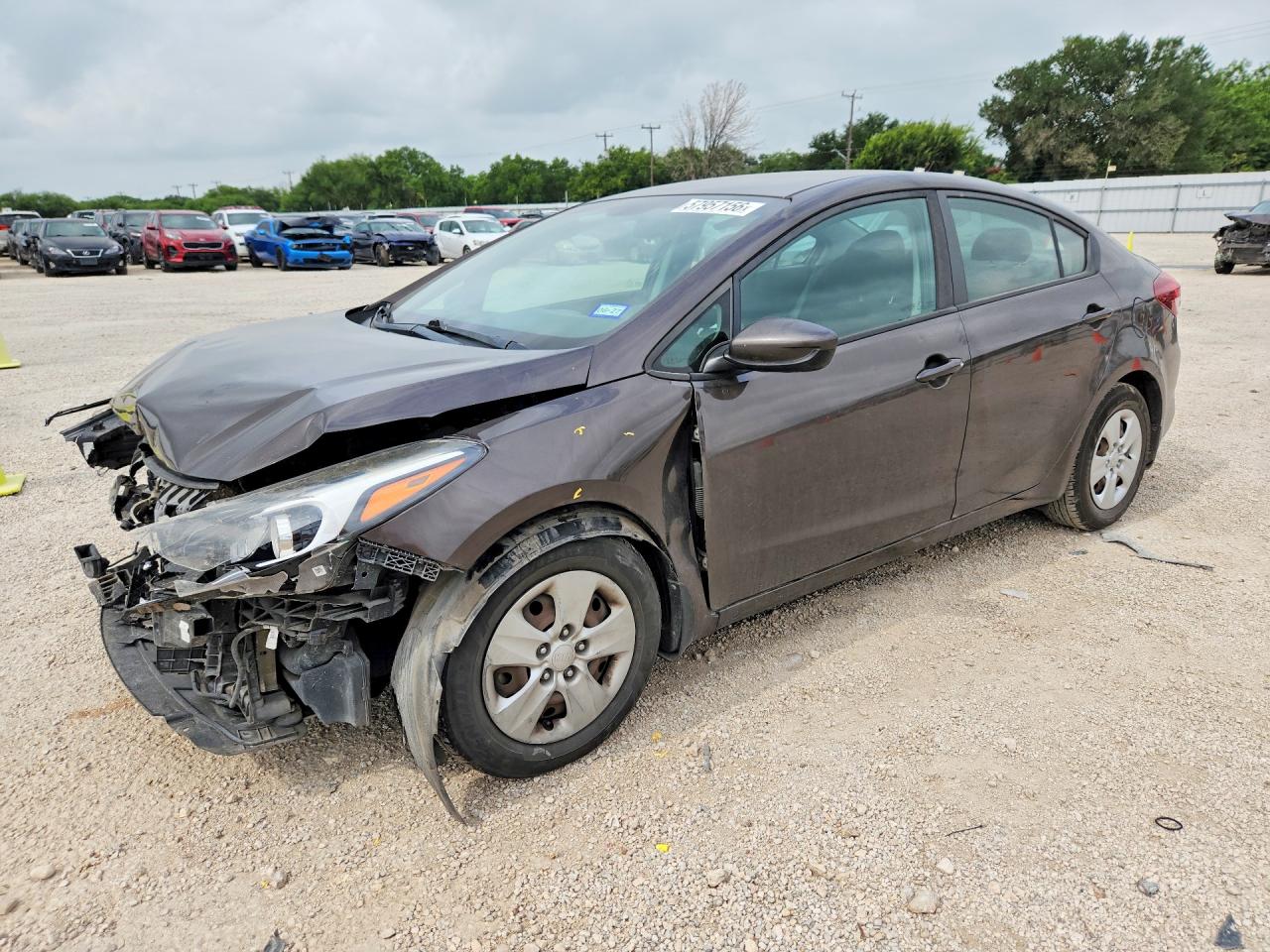 2017 Kia Forte LX, VIN 3KPFK4A71HE016461 — Front end