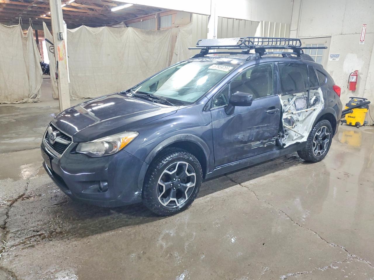 2015 Subaru Crosstrek Premium, VIN JF2GPADC4F8286225 — Бок