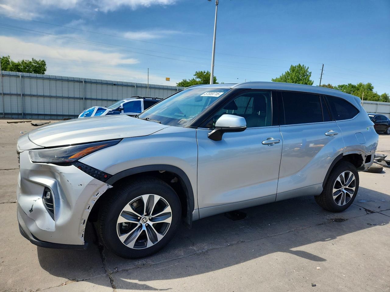 2022 Toyota Highlander XLE, VIN 5TDGZRBH3NS163967 — Rear end