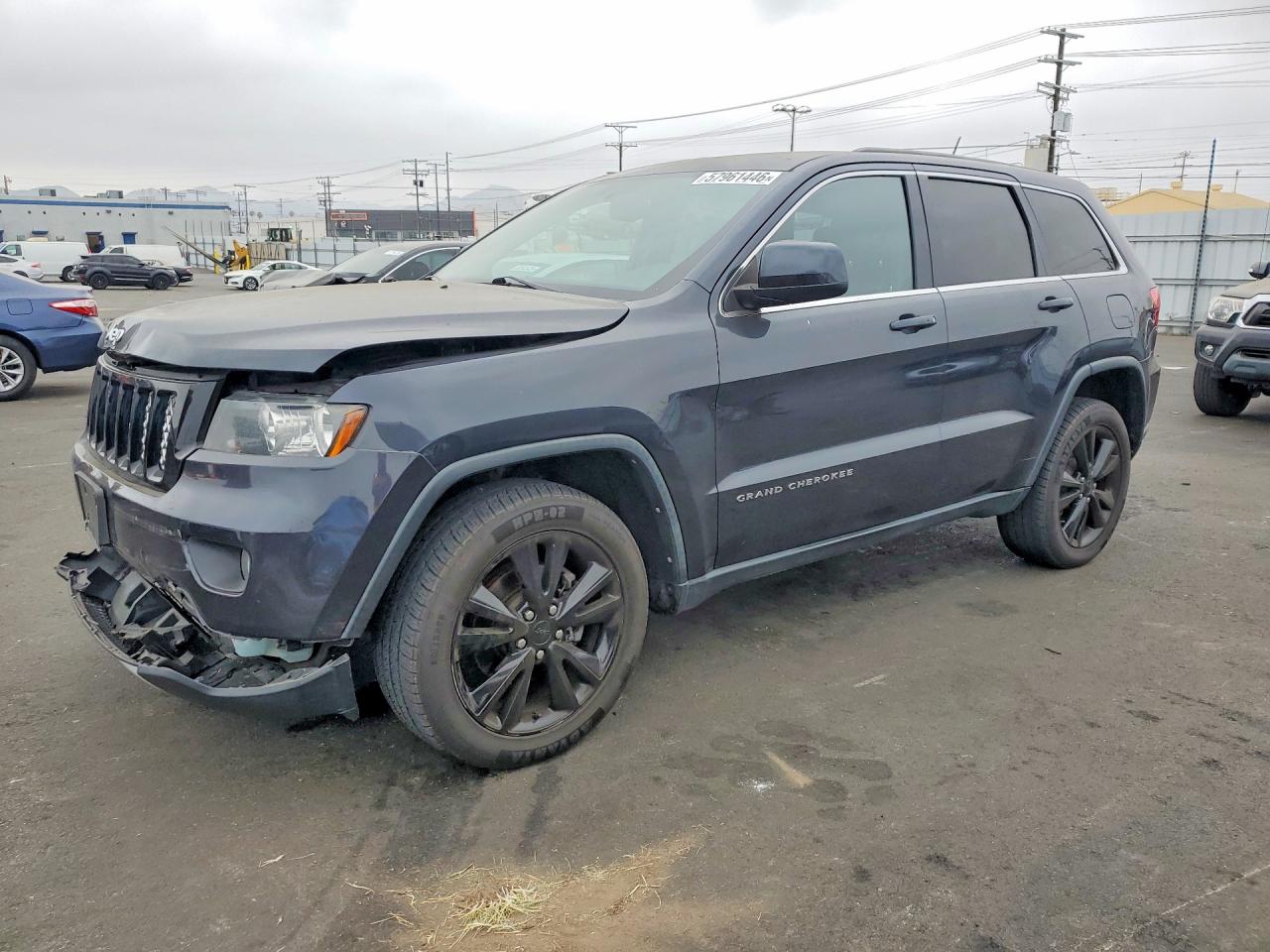 2013 Jeep Grand Cherokee Laredo, VIN 1C4RJEAG9DC588708 — Front end