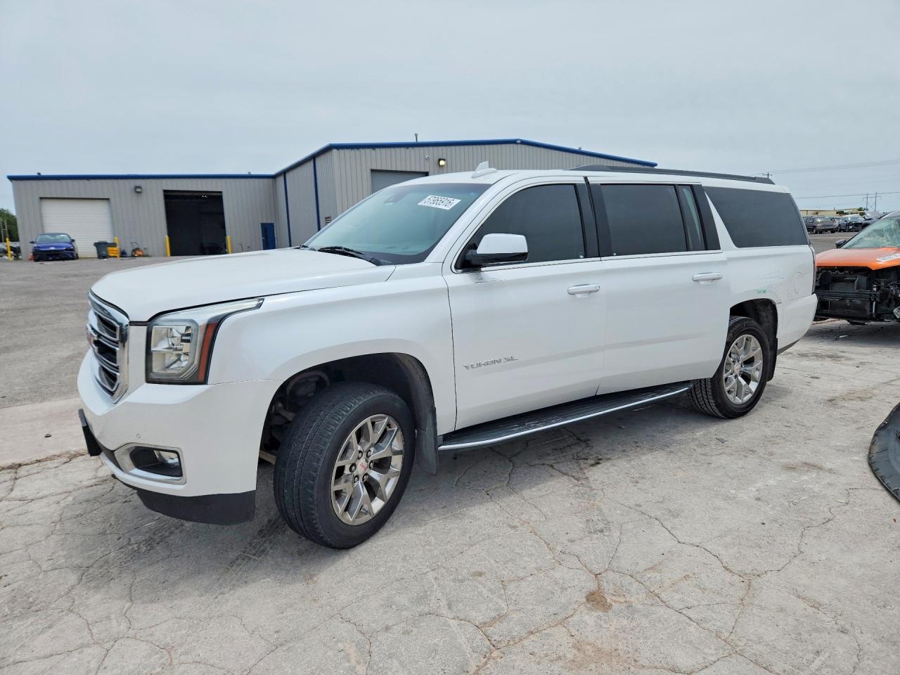 2016 GMC Yukon XL SLT, VIN 1GKS1GKC2GR245723 — Side