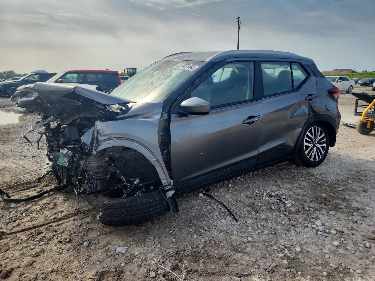 2023 Nissan Kicks SV, VIN 3N1CP5CV7PL551300 — Перед