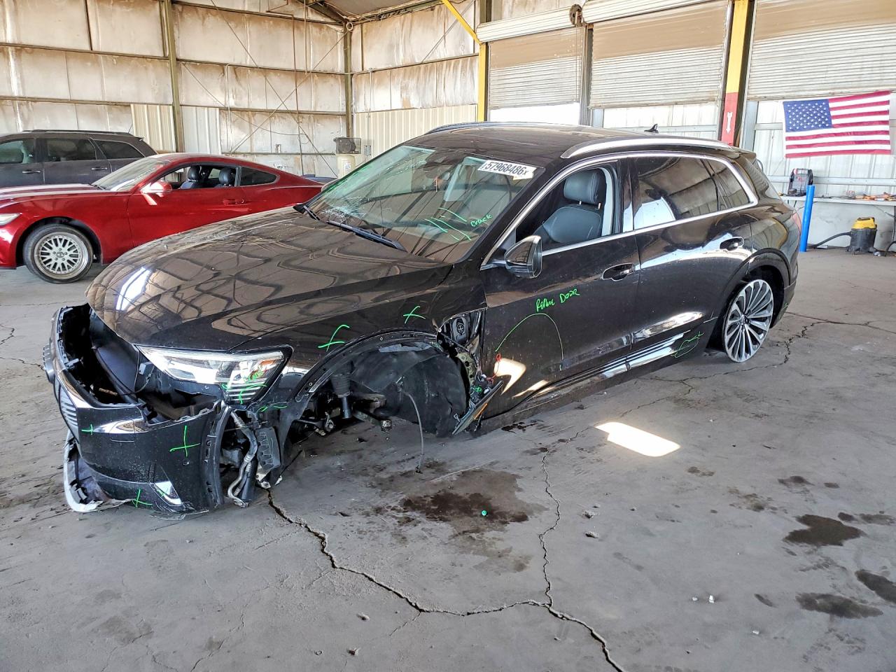 2019 Audi e-tron Prestige, VIN WA1VABGE0KB011095 — Front end