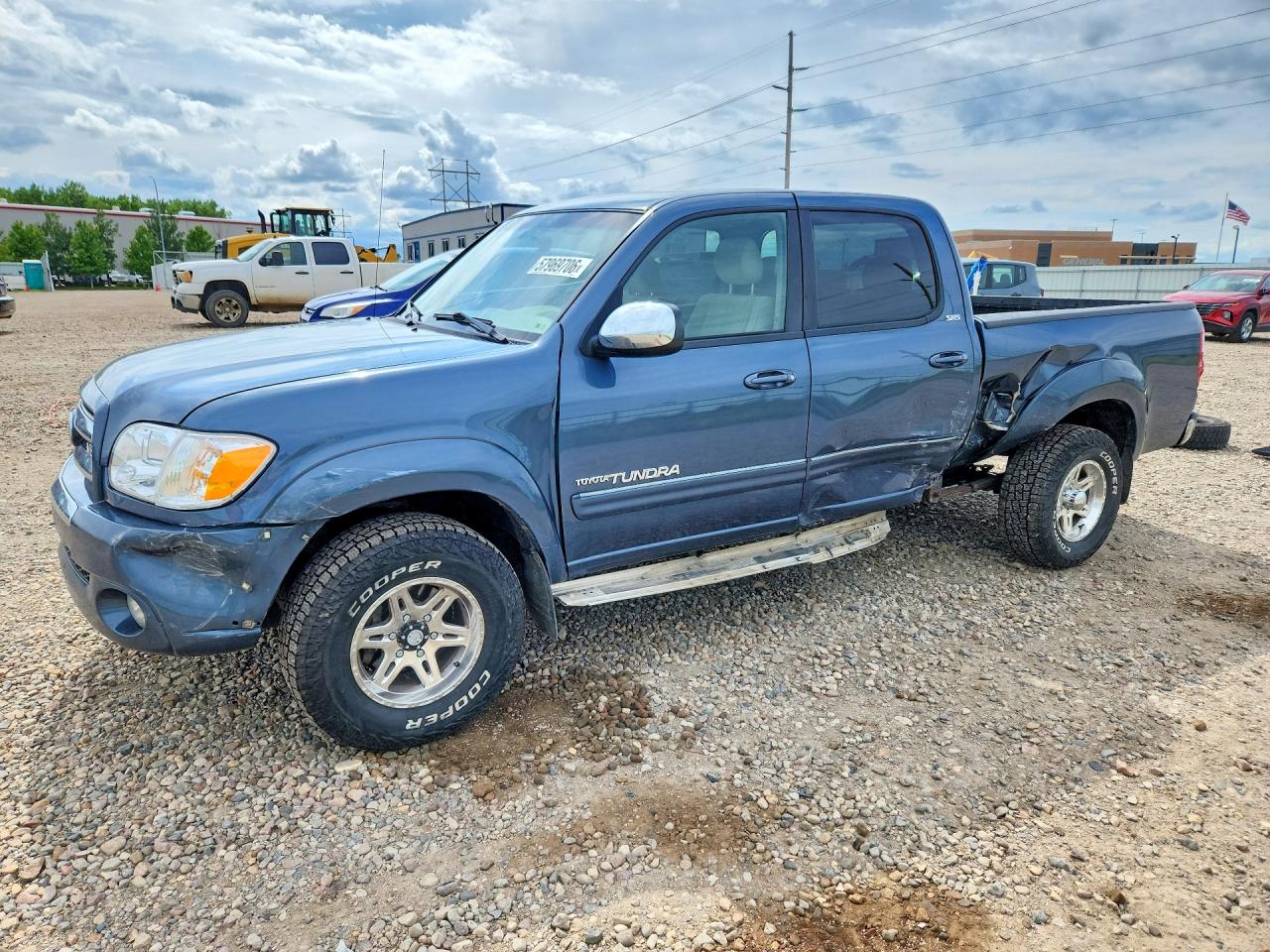 2005 Toyota Tundra SR5, VIN 5TBDT441X5S499728 — Бок