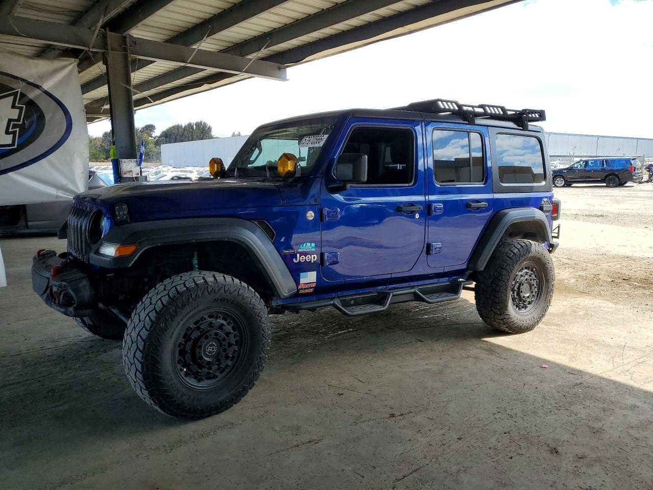 2018 Jeep Wrangler Unlimited Sport S, VIN 1C4HJXDNXJW331973 — Front end