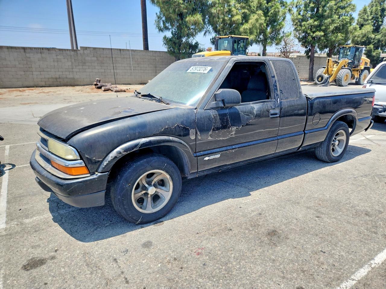 2003 Chevrolet S-10 LS, VIN 1GCCS19X338126811 — Minor dents and scratches