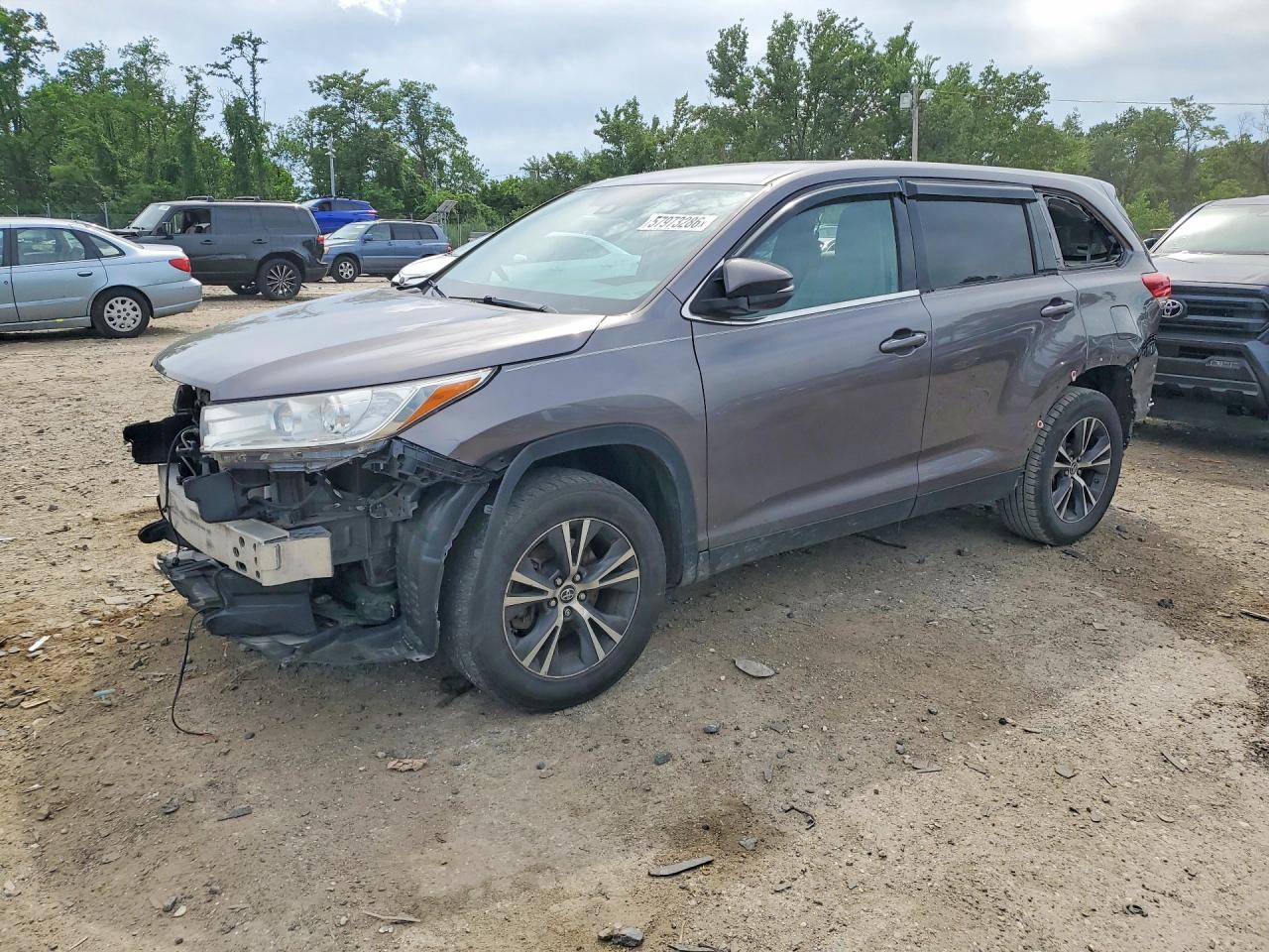 2019 Toyota Highlander LE, VIN 5TDZARFH9KS056945 — Перед