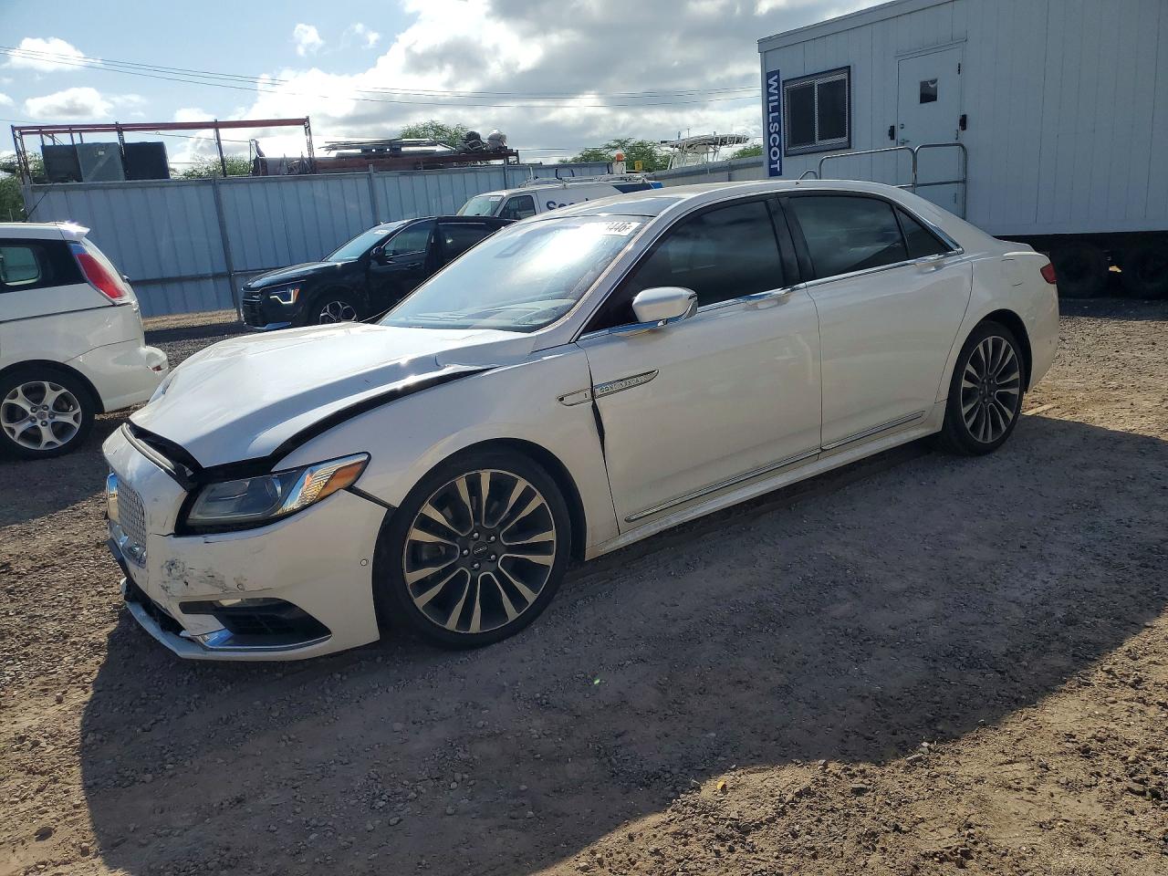 2018 Lincoln Continental Reserve, VIN 1LN6L9NP5J5603747 — Front end