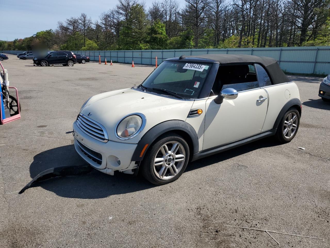 2011 MINI Convertible, VIN WMWZN3C55BT133563 — Днище