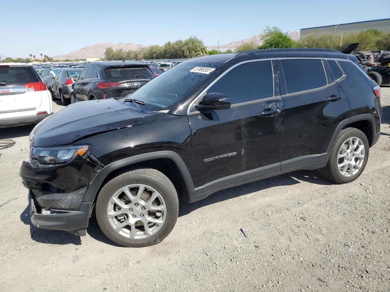 2023 Jeep Compass Latitude Lux, VIN 3C4NJDFNXPT522385 — Front end
