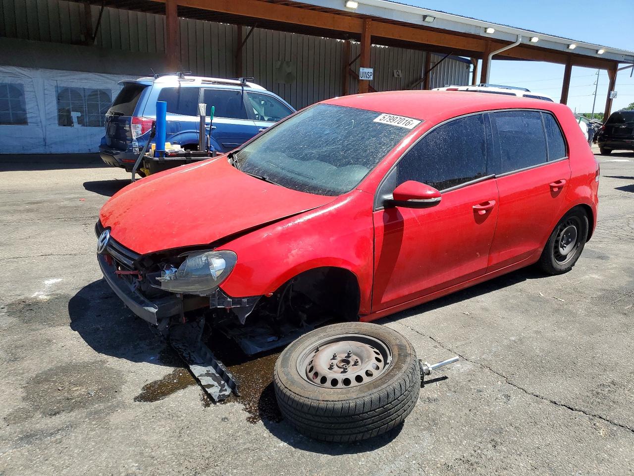 2010 Volkswagen Golf, VIN WVWDB7AJ7AW090256 — Перед
