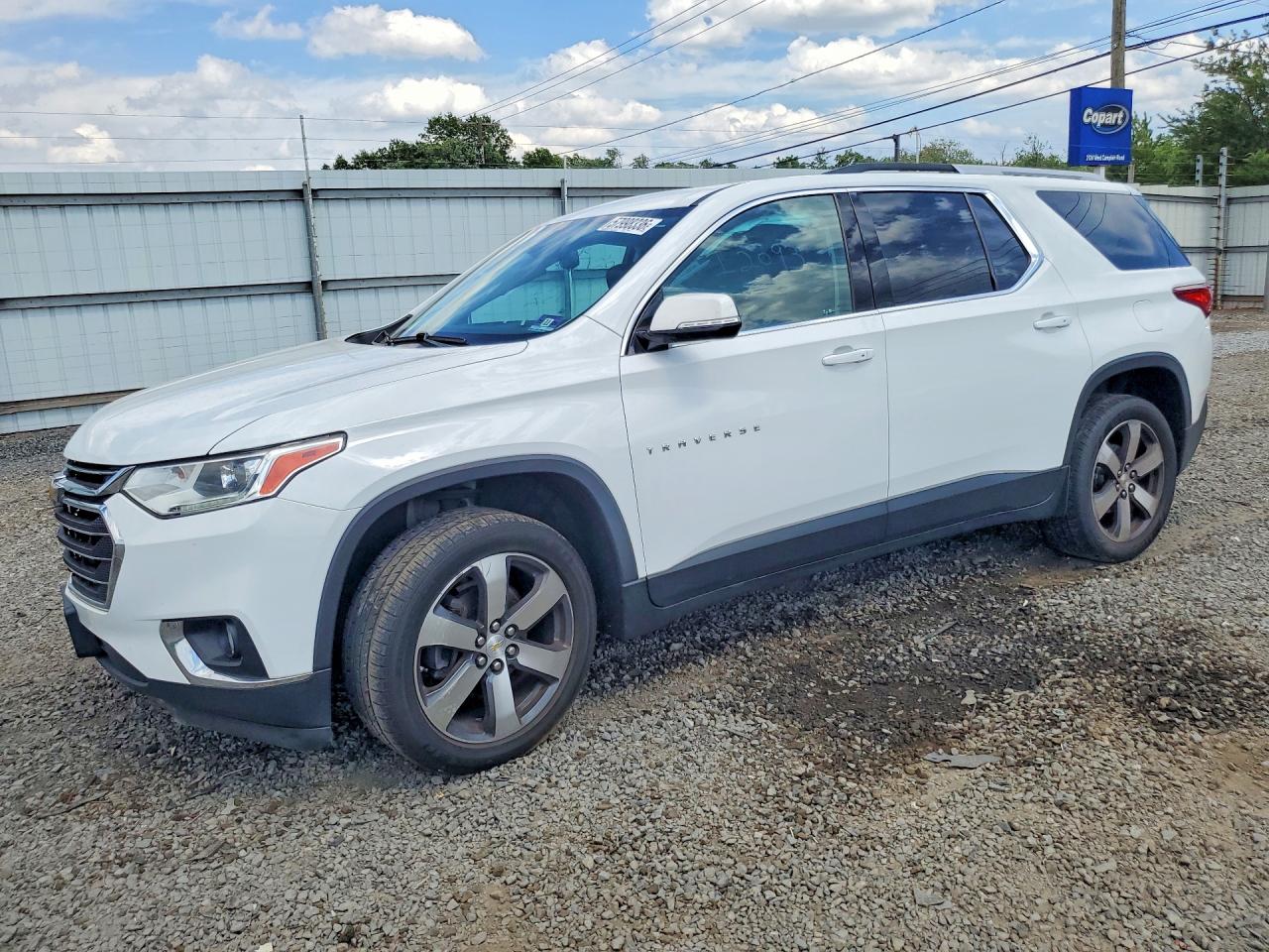 2018 Chevrolet Traverse LT, VIN 1GNEVHKW7JJ129556 — Бок