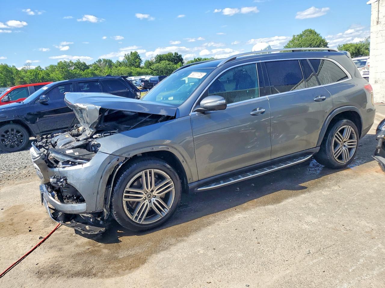 2021 Mercedes-Benz GLS 450, VIN 4JGFF5KE3MA378730 — Front end