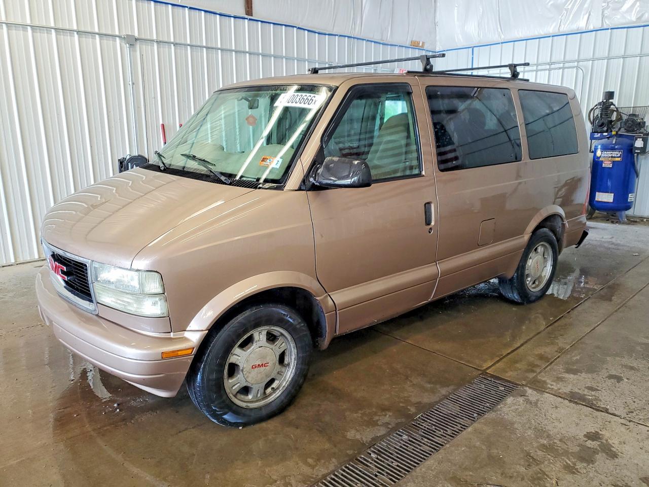 2004 GMC Safari, VIN 1GKEL19X24B509573 — Rear end
