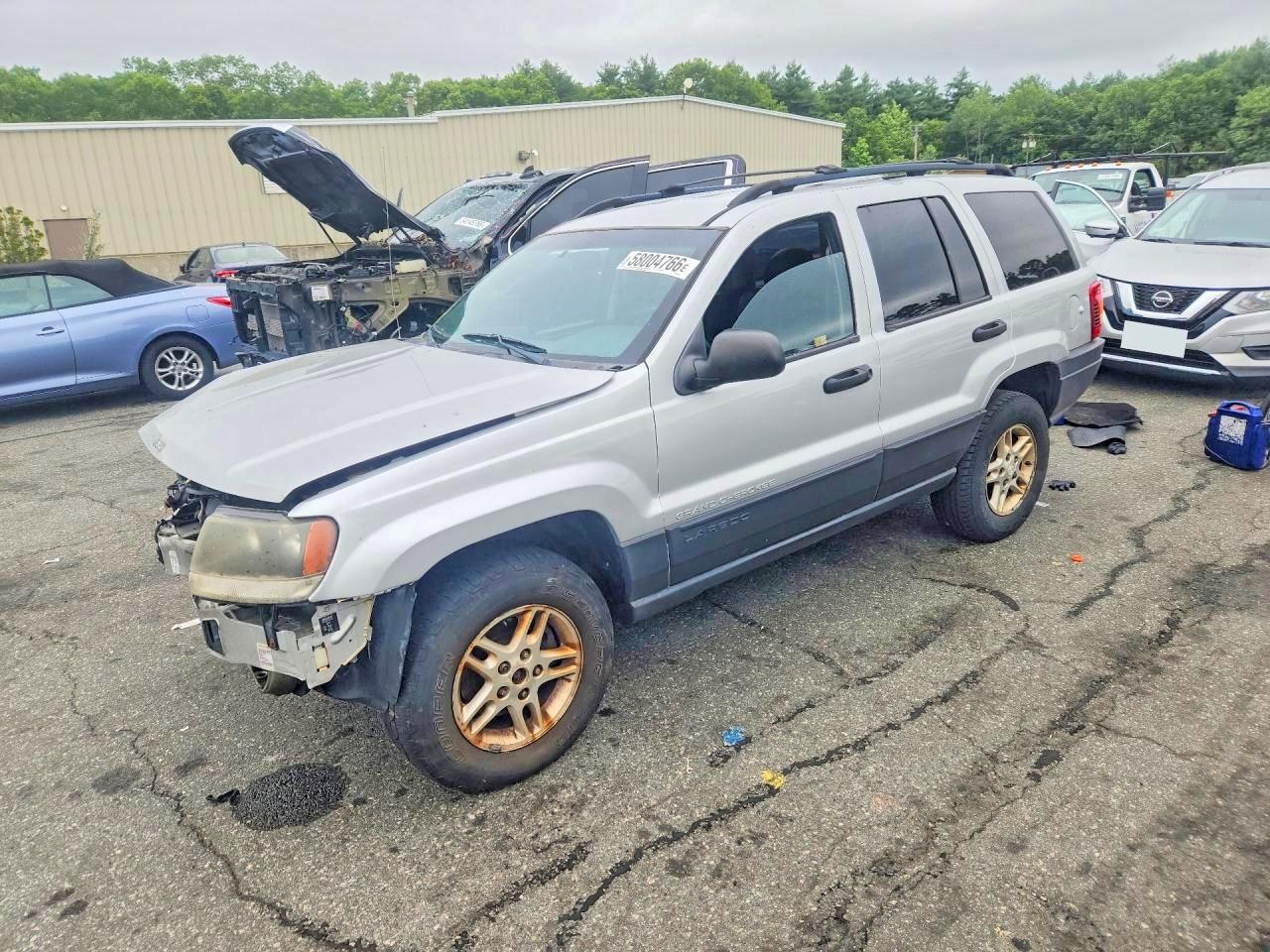 2003 Jeep Grand Cherokee Laredo, VIN 1J4GW48S03C599828 — Перед