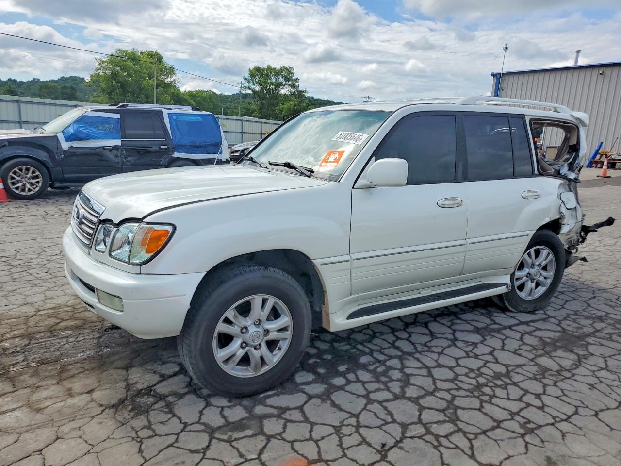 2005 Lexus LX 470, VIN JTJHT00W153548963 — Rear end
