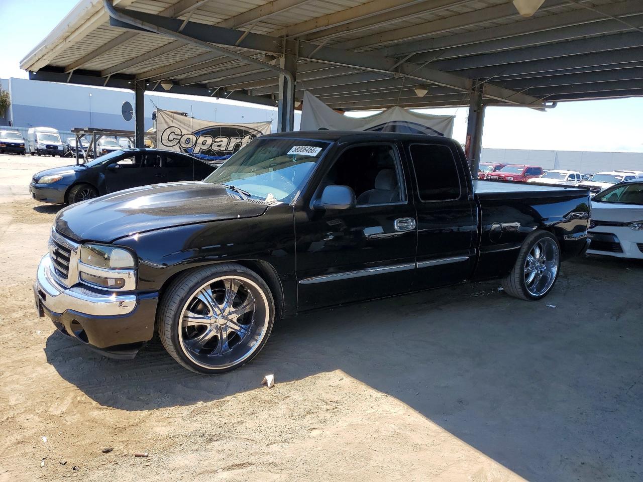 2005 GMC Sierra 1500 SLE, VIN 2GTEC19T451316156 — Side