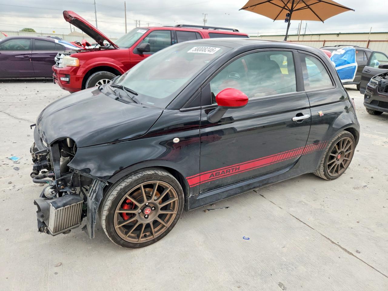 2017 FIAT 500 Abarth, VIN 3C3CFFFHXHT604217 — Перед