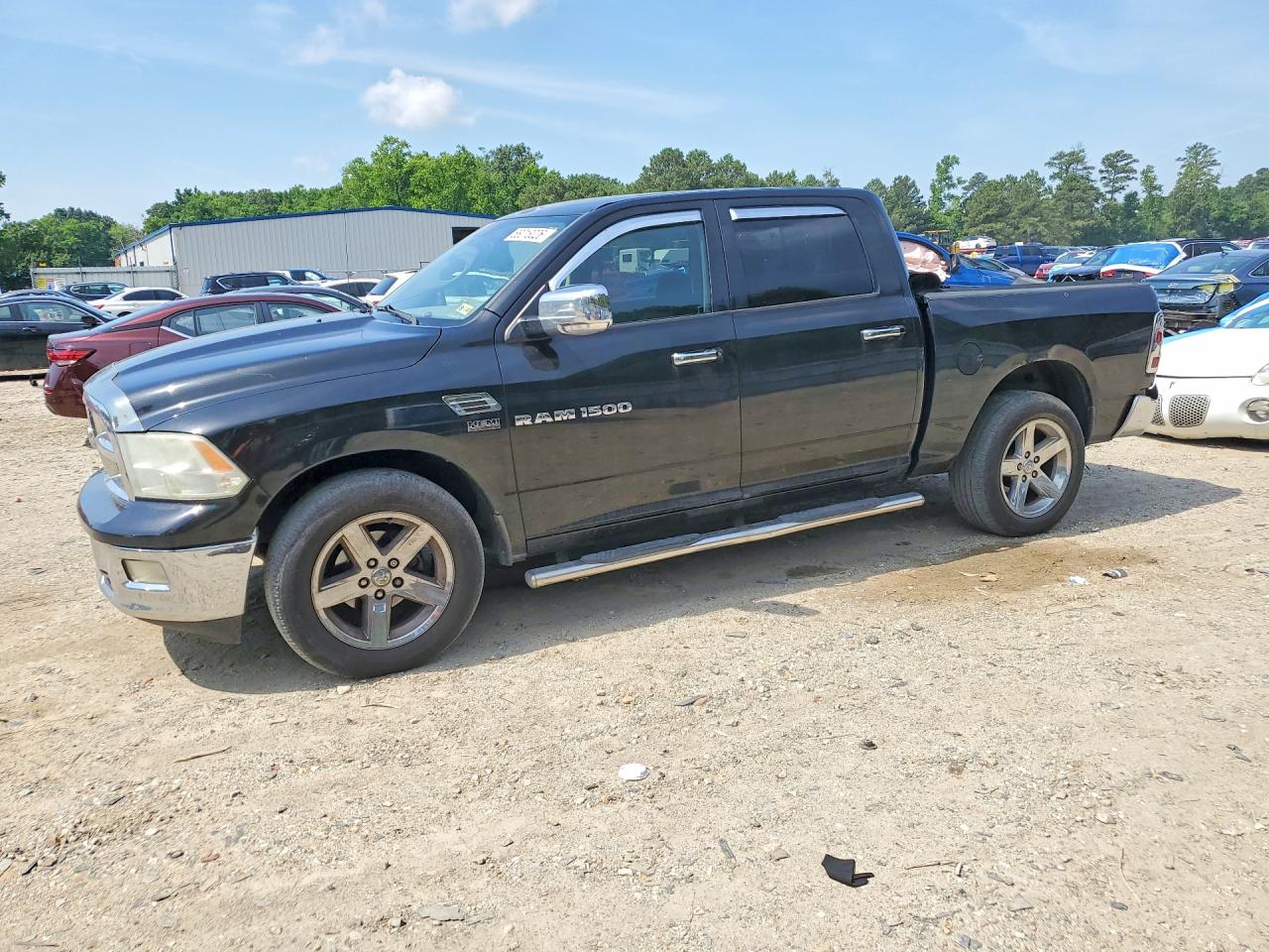 2011 Ram 1500 Lone Star, VIN 1D7RV1CT3BS641029 — Зад