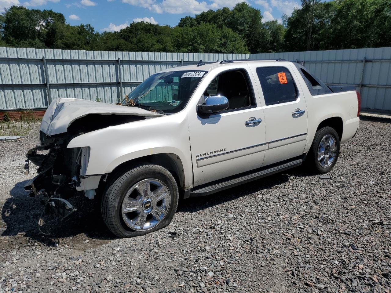 2010 Chevrolet Avalanche LTZ, VIN 3GNVKGE09AG250035 — Front end