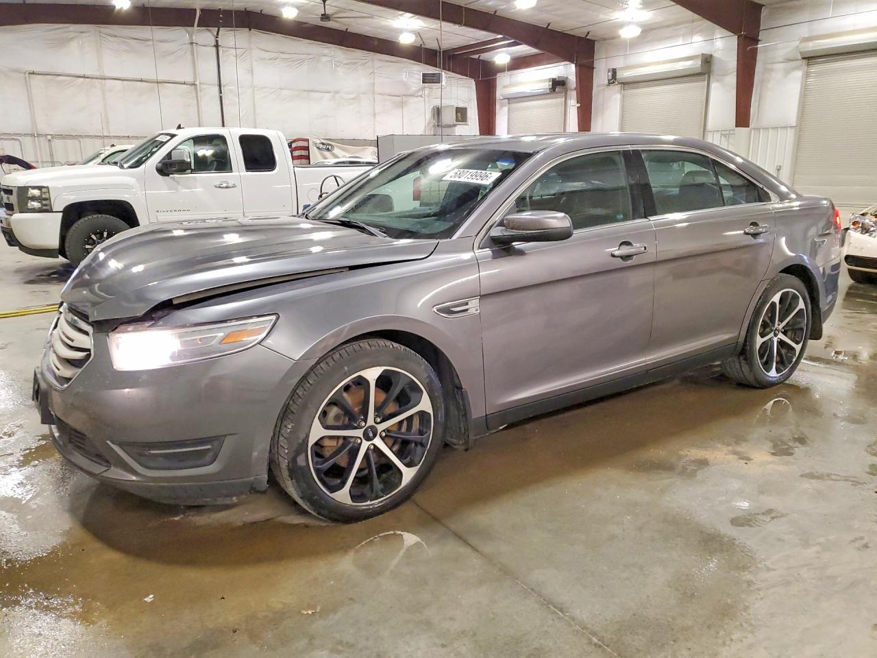 2014 Ford Taurus SEL, VIN 1FAHP2H8XEG183903 — Перед