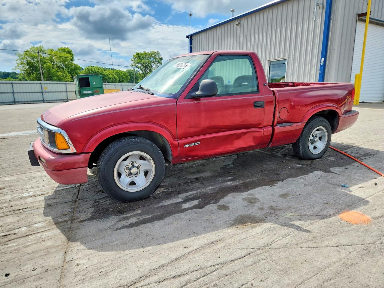 1997 Chevrolet S-10 LS, VIN 1GCCS144XV8191204 — Rear end