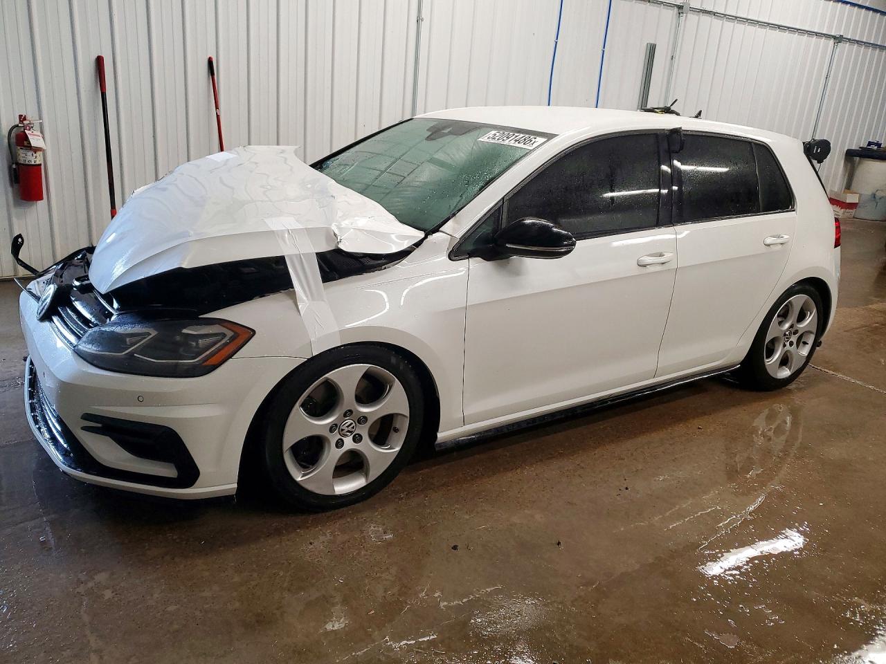 2019 Volkswagen Golf R, VIN WVWWA7AU5KW189567 — Front end