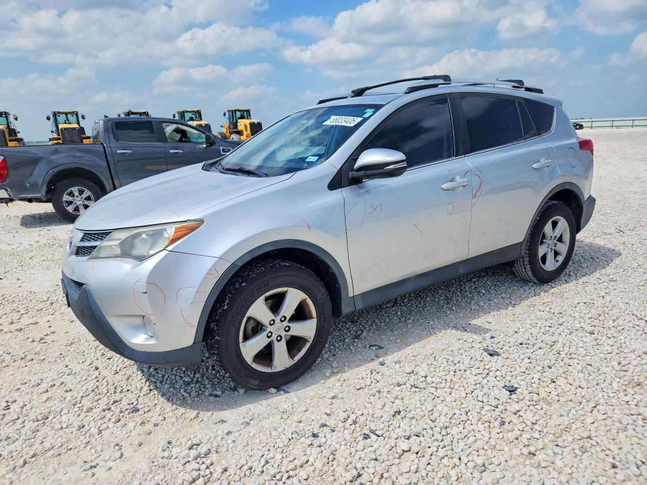 2014 Toyota RAV4 XLE, VIN 2T3RFREV0EW196975 — Rear end
