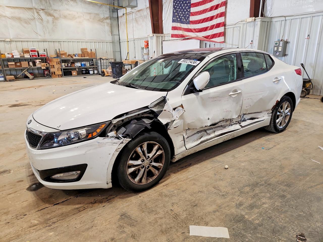 2013 Kia Optima EX, VIN 5XXGN4A75DG127365 — Бок