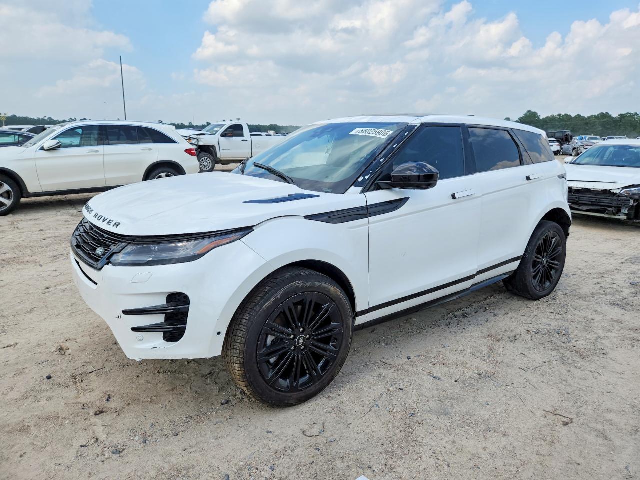 2024 Land Rover Range Rover Evoque Dynamic SE, VIN SALZL2FX0RH234757 — Front end