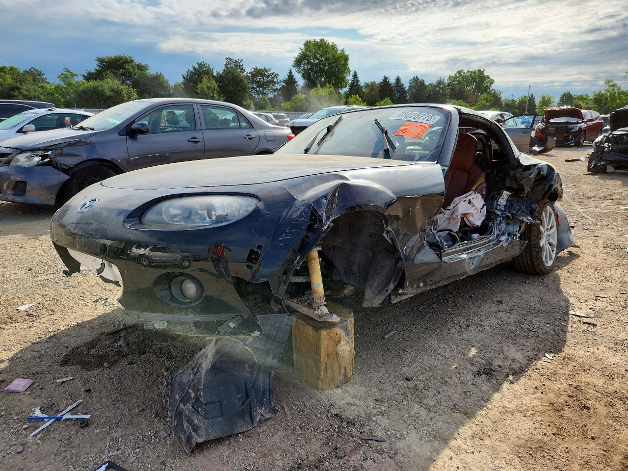 2008 Mazda MX-5 Miata Grand Touring, VIN JM1NC26F280144309 — Side