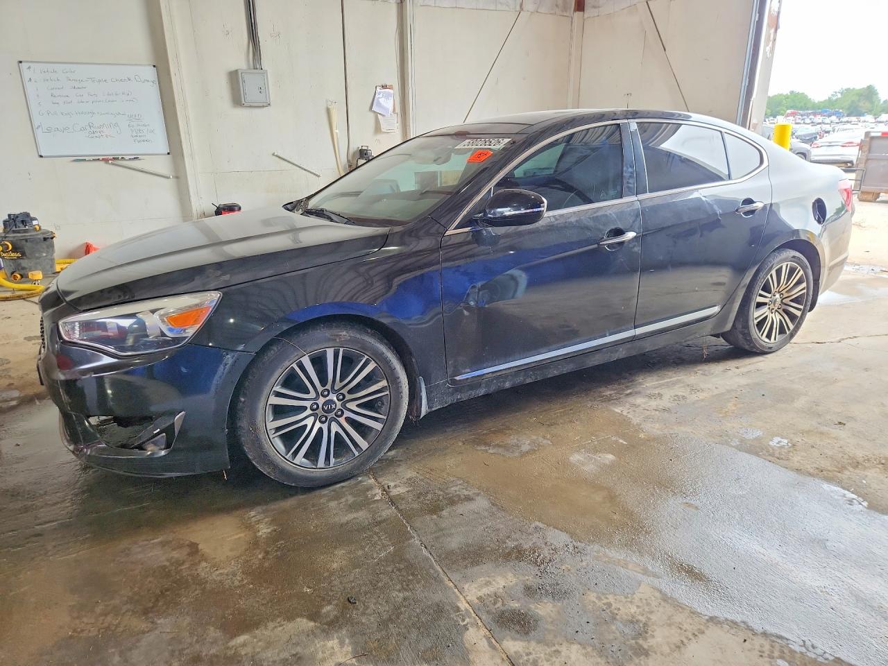 2014 Kia Cadenza Premium, VIN KNALN4D76E5140218 — Rear end