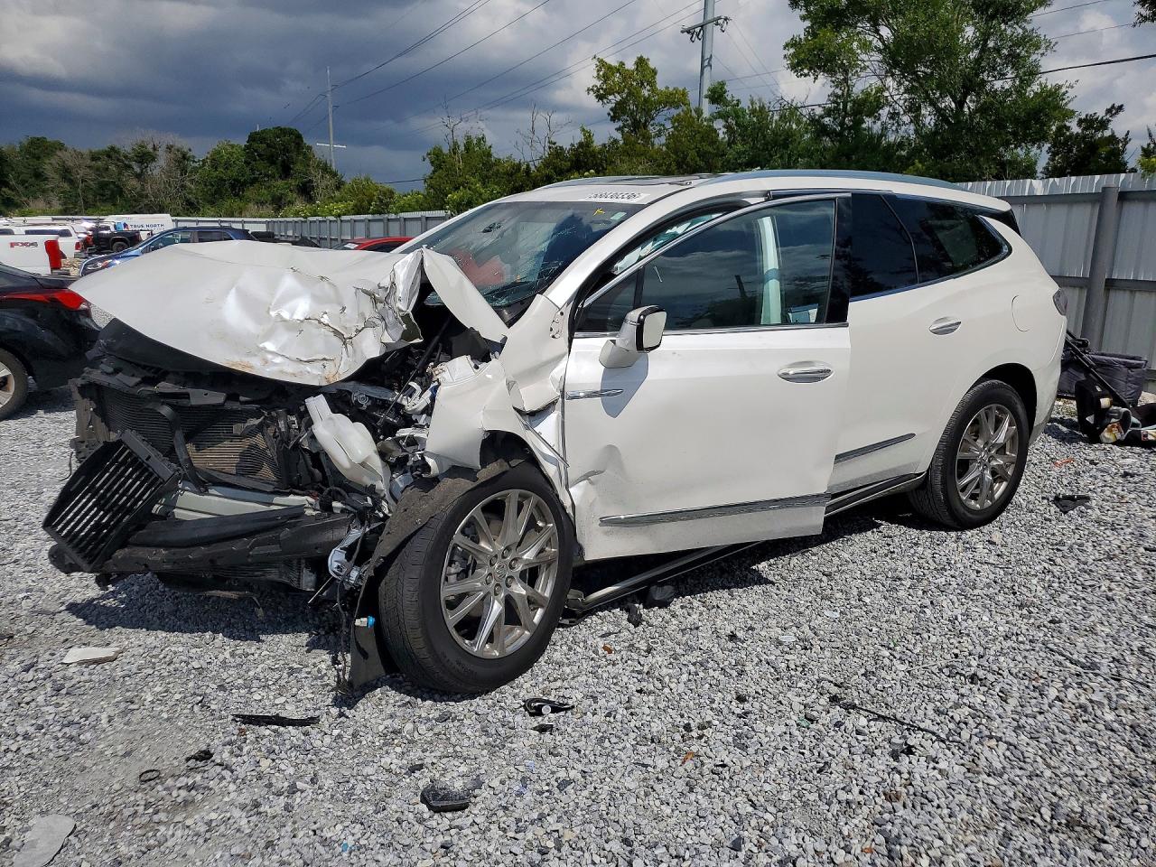 2023 Buick Enclave Premium, VIN 5GAEVBKW3PJ115900 — Перед