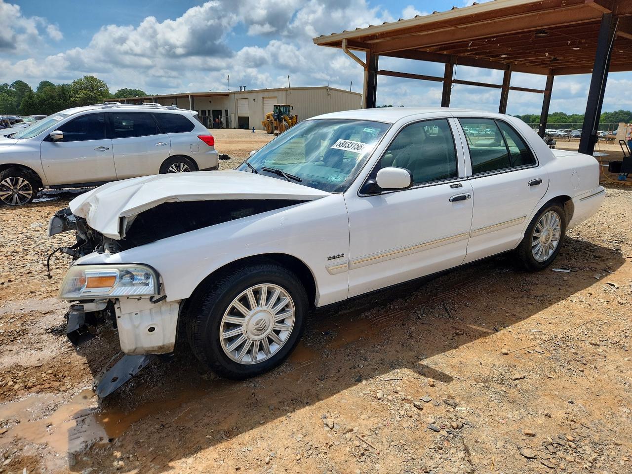2009 Mercury Grand Marquis LS, VIN 2MEHM75V79X621852 — Front end