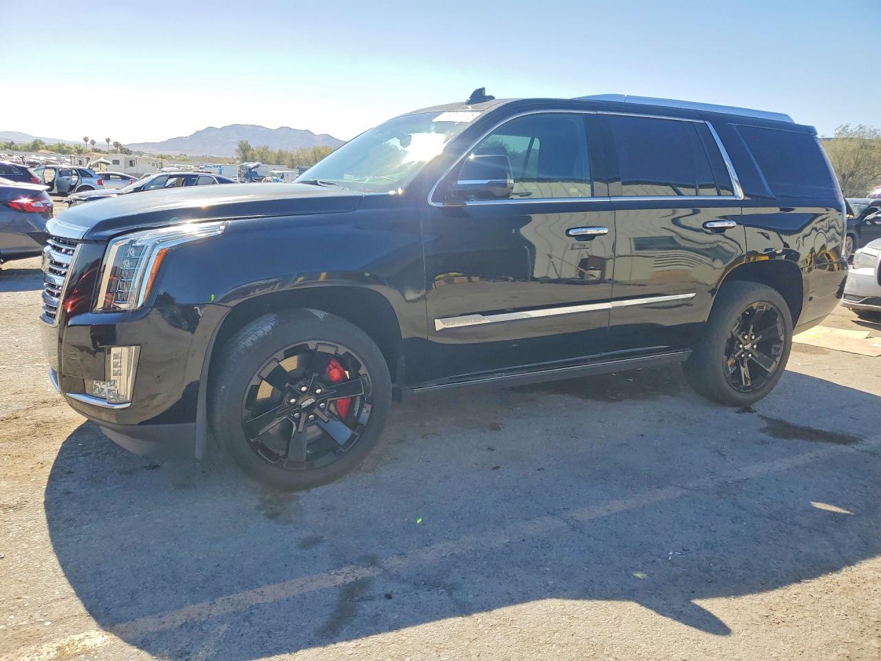 2017 Cadillac Escalade Platinum, VIN 1GYS4DKJ5HR373319 — Front end