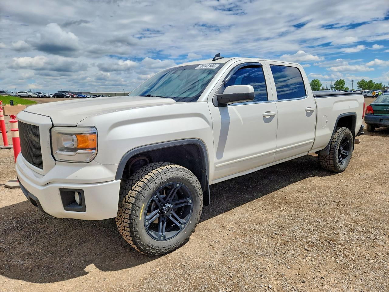 2015 GMC Sierra 1500 SLE, VIN 3GTU2UEC2FG295239 — Side