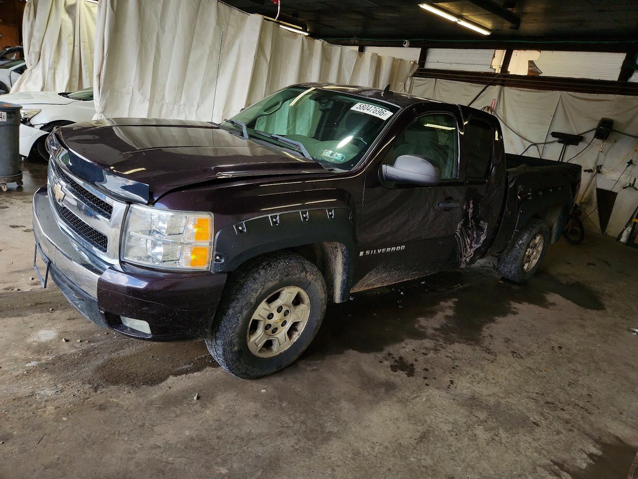 2008 Chevrolet Silverado 1500 1LT, VIN 2GCEK19J981303392 — Повреждение рамы