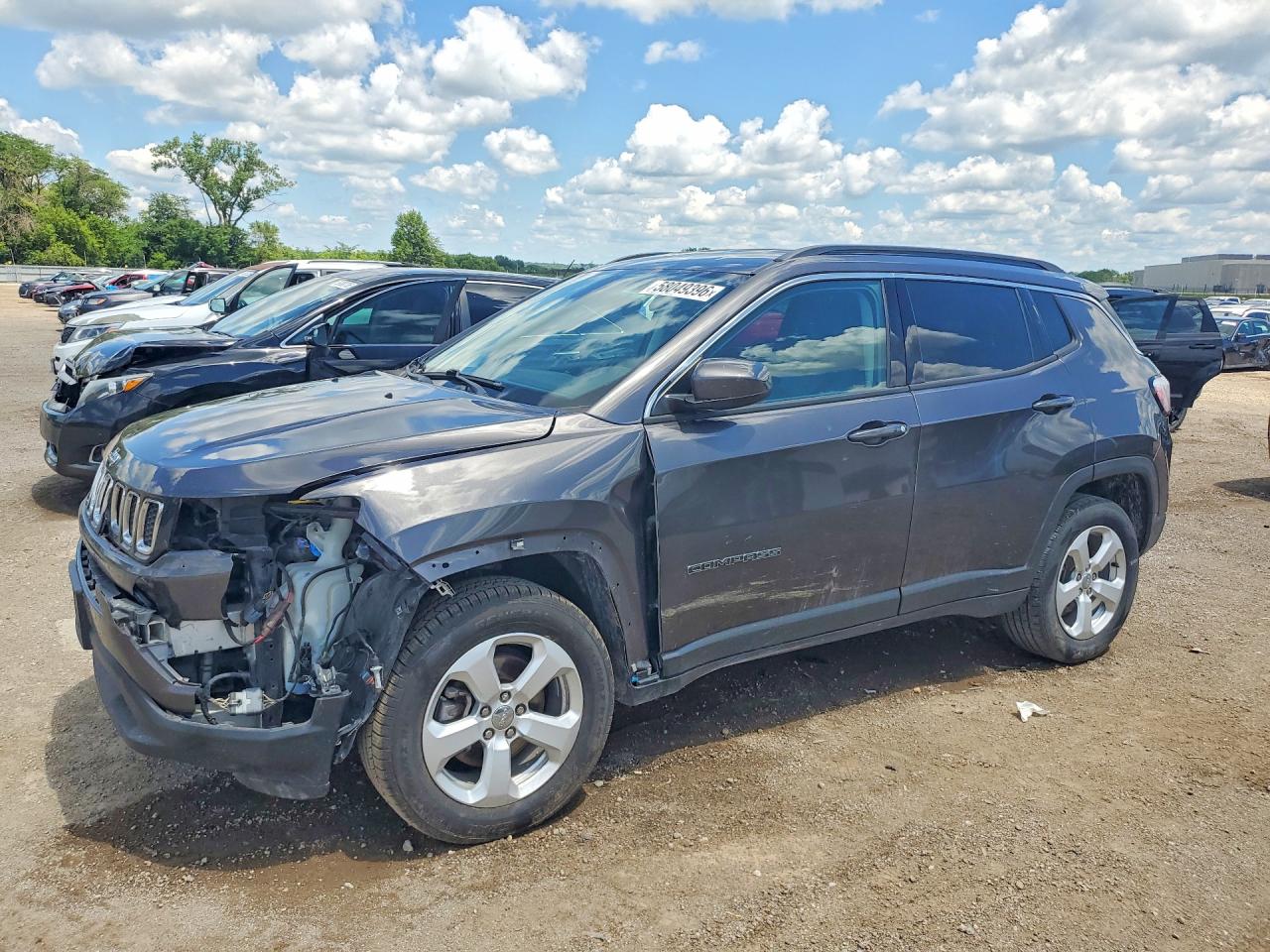 2018 Jeep Compass Latitude, VIN 3C4NJDBB1JT199511 — Front end