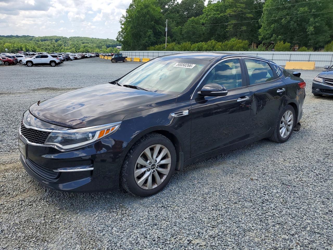 2018 Kia Optima LX, VIN 5XXGT4L36JG256467 — Зад