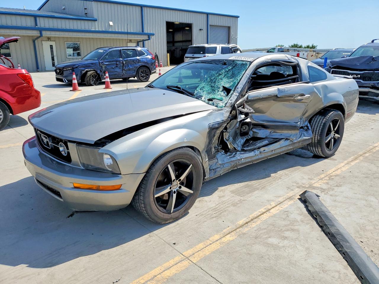 2009 Ford Mustang, VIN 1ZVHT80NX95130966 — Side