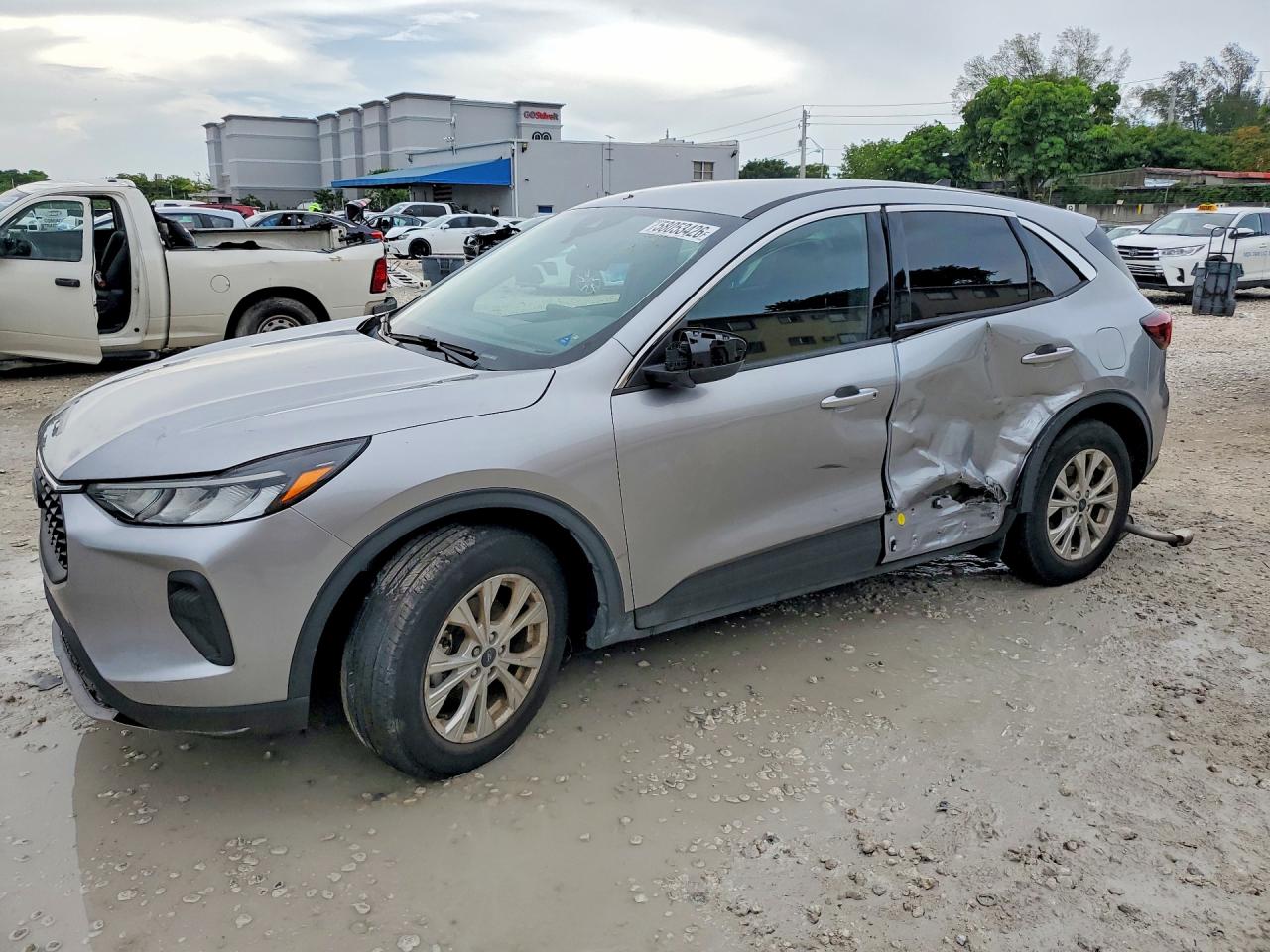 2024 Ford Escape Active, VIN 1FMCU0GN4RUB18895 — Бок