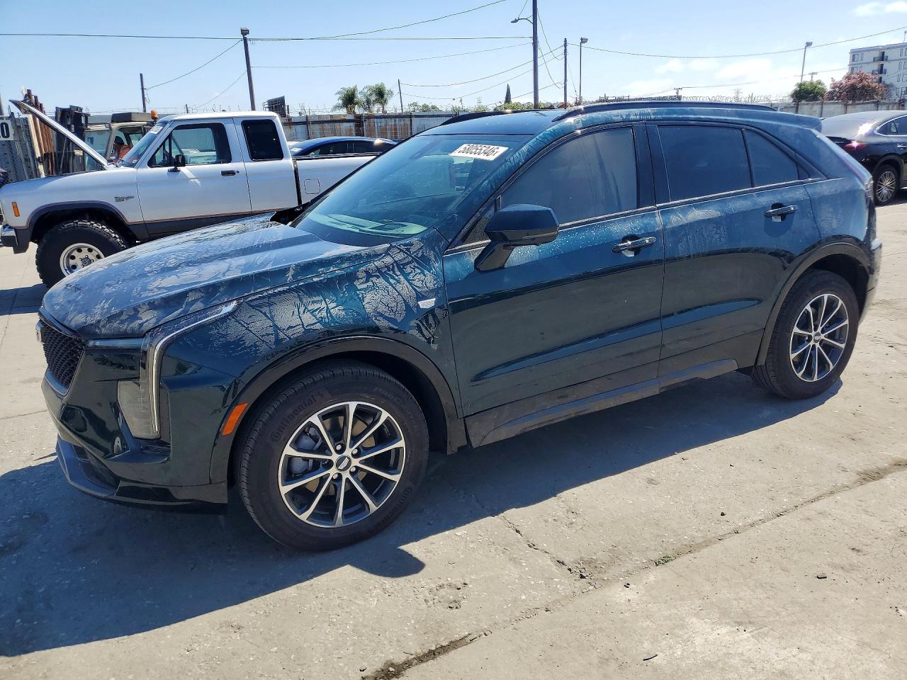 2025 Cadillac XT4 FWD Sport, VIN 1GYFZER46SF159327 — Бок