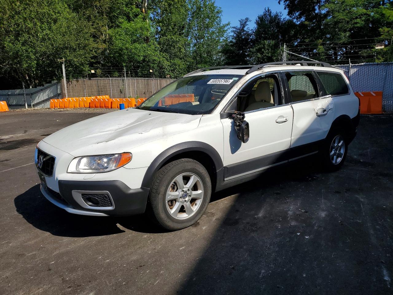 2013 Volvo XC70 3.2L, VIN YV4952BZ2D1147272 — Side