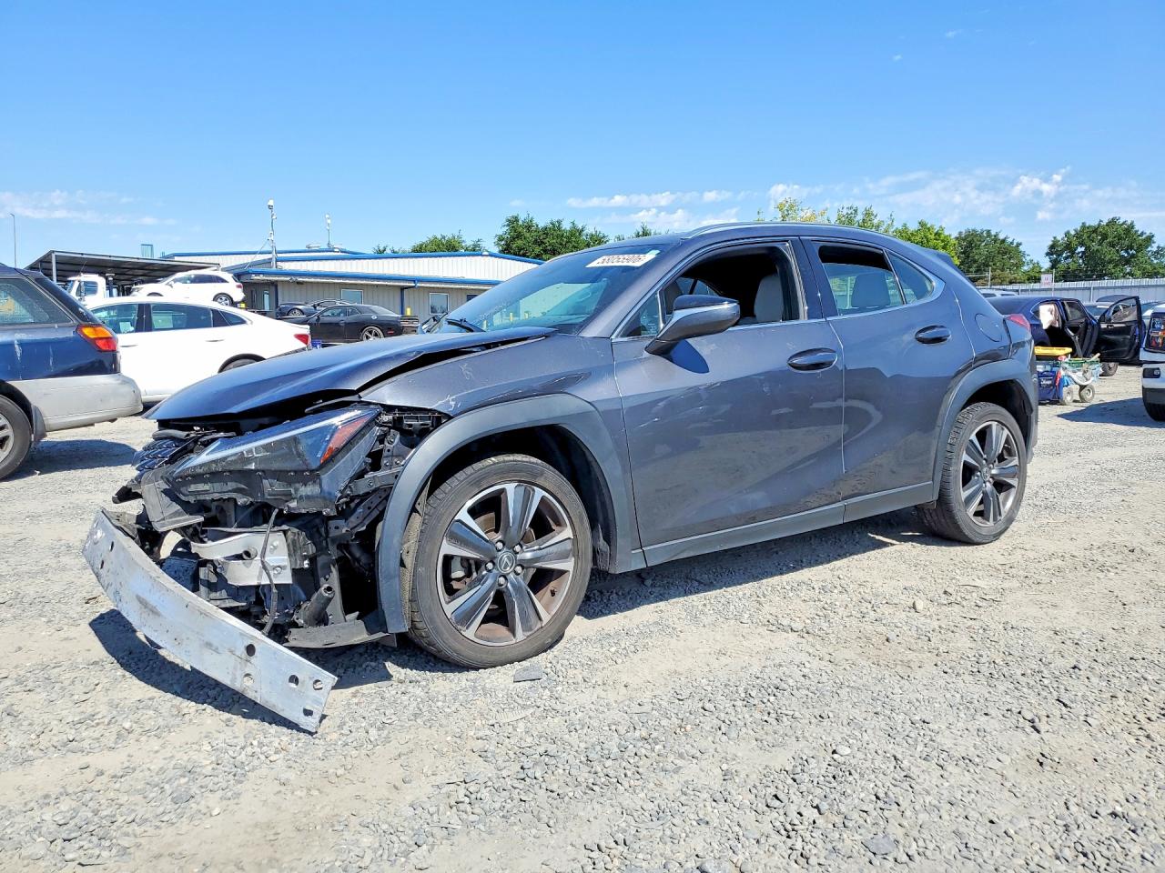 2023 Lexus UX 250h, VIN JTHX6JBH0P2144375 — Перед