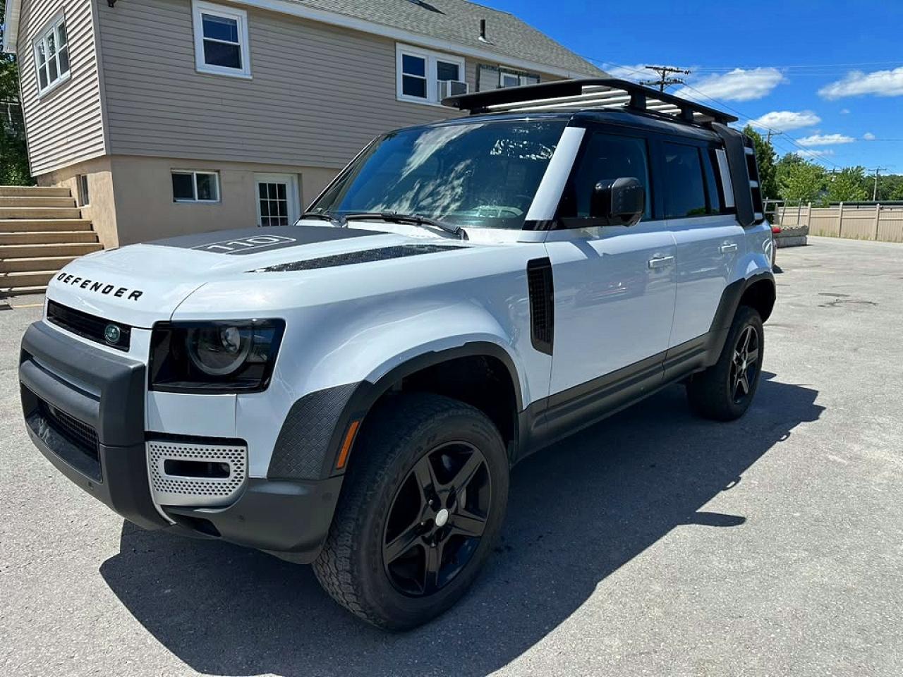 2022 Land Rover Defender SE, VIN SALEP7RU1N2067288 — Minor dents and scratches