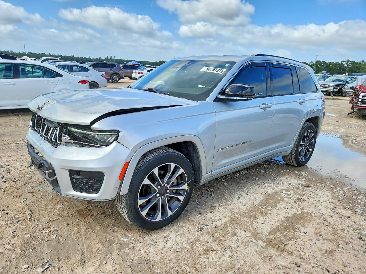 2022 Jeep Grand Cherokee Overland, VIN 1C4RJHDG3N8591038 — Front end