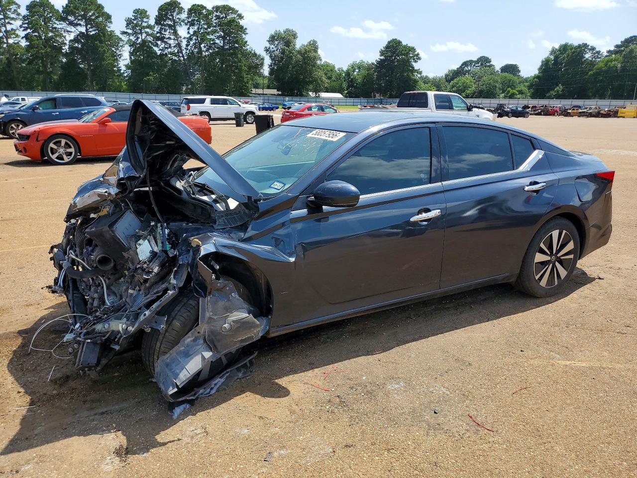 2019 Nissan Altima SV, VIN 1N4BL4DV5KC155311 — Front end