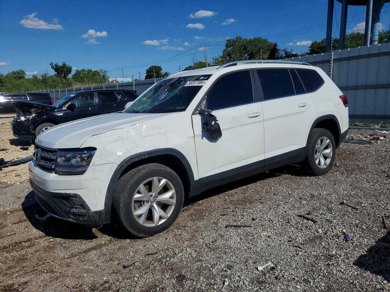 2018 Volkswagen Atlas SE, VIN 1V2LR2CA7JC586651 — Front end